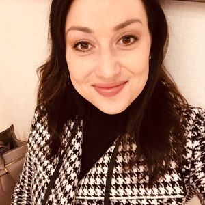 Meet your Posher, Holly